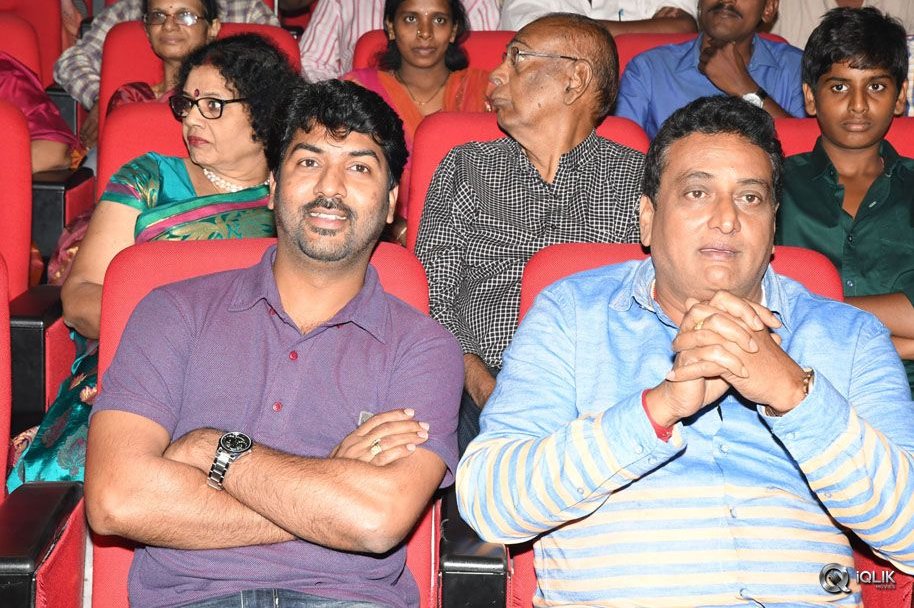 Aatadukundam-Raa-Movie-Audio-Function